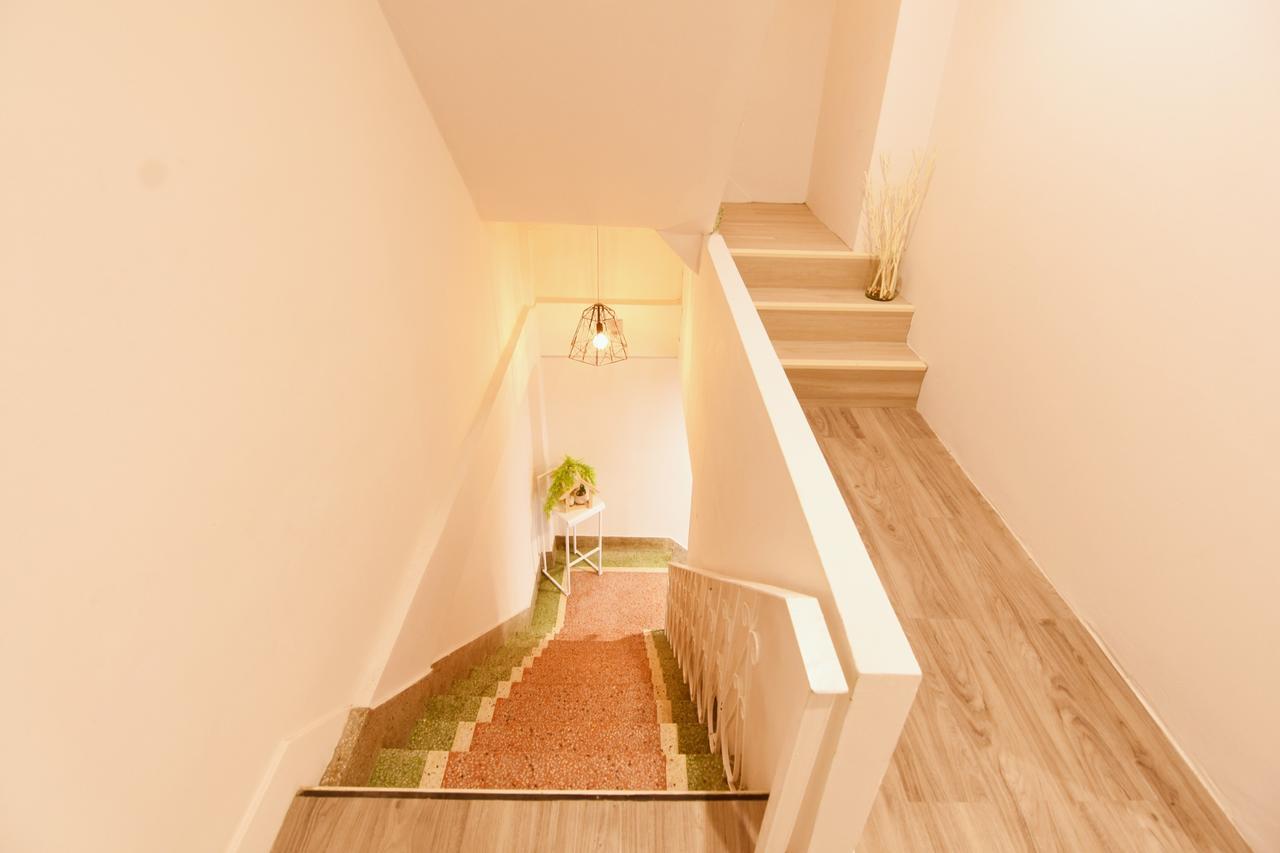Yellow Mango Hostel Бангкок Екстер'єр фото
