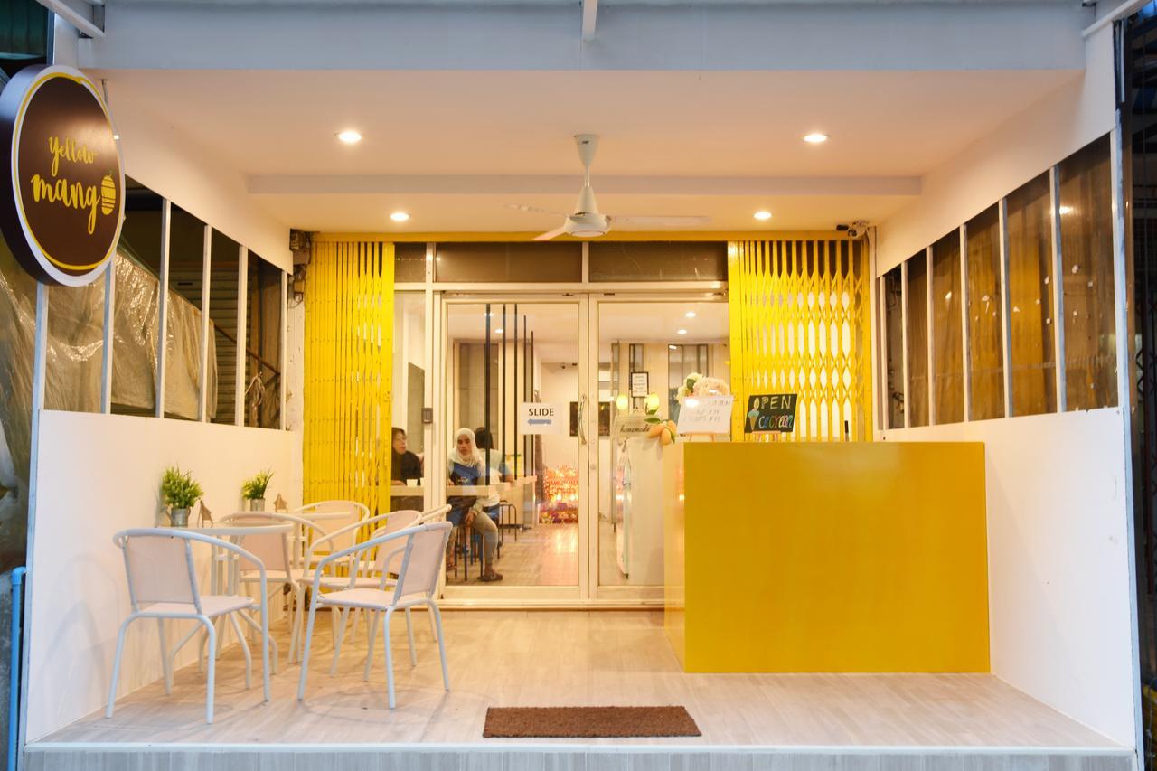 Yellow Mango Hostel Бангкок Екстер'єр фото